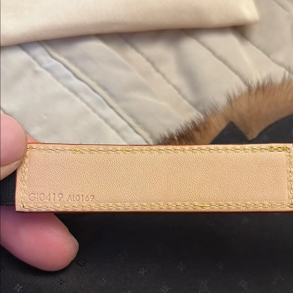 Louis Vuitton mink Fur Eye Mask with Box/dust-bag travel luxury